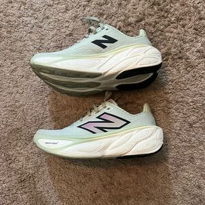 New Balance Fresh foam more v5. Size 7.5!